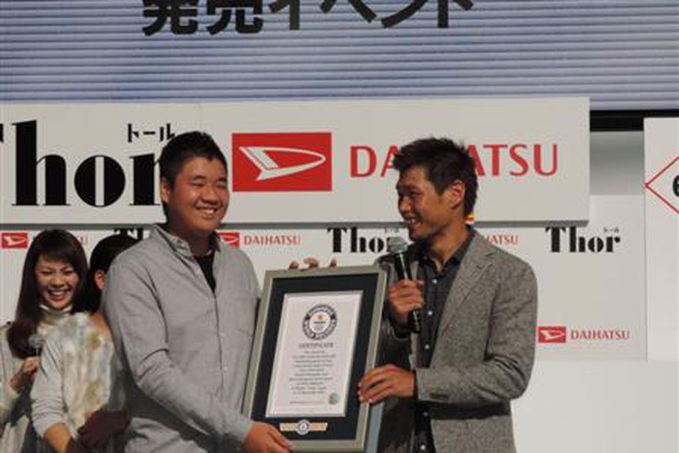 長谷川穂積がブロックの早積みギネス世界記録 サンスポ
