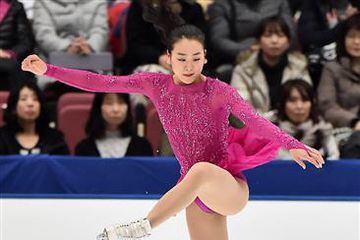 真央 転倒してまさかの４位発進 宮原が首位 フィギュア サンスポ