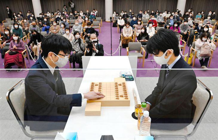 藤井聡太二冠 ラスボス豊島竜王を撃破 強い相手は楽しい ７度目対戦で初白星 1 2ページ サンスポ