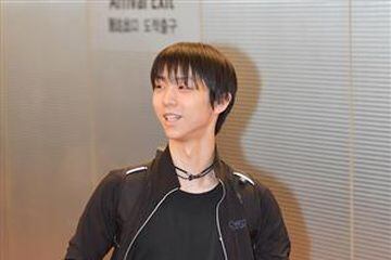 羽生結弦が帰国 世界選手権３度目の頂点へ意気込みを語る サンスポ