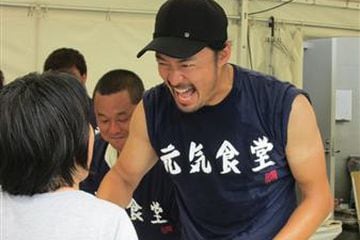 石原軍団炊き出し終了 舘ひろしがキムタク 長瀬 岡田に感謝 サンスポ 石原軍団炊き出し終了 舘ひろしがキムタク 長瀬 岡田に感謝 サンスポ