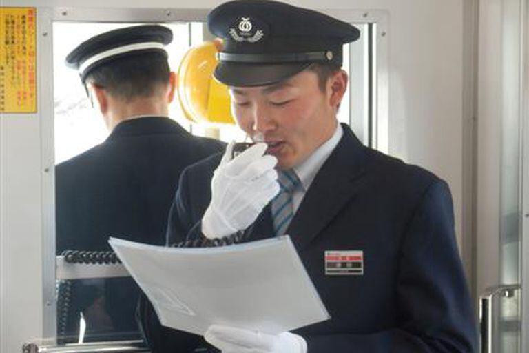 西武 源田が20000系 l train 出発式参加 きかんしゃトーマス の駅員 サンスポ 西武 源田が20000系 l train 出発式参加 きかんしゃトーマス の駅員 サンスポ
